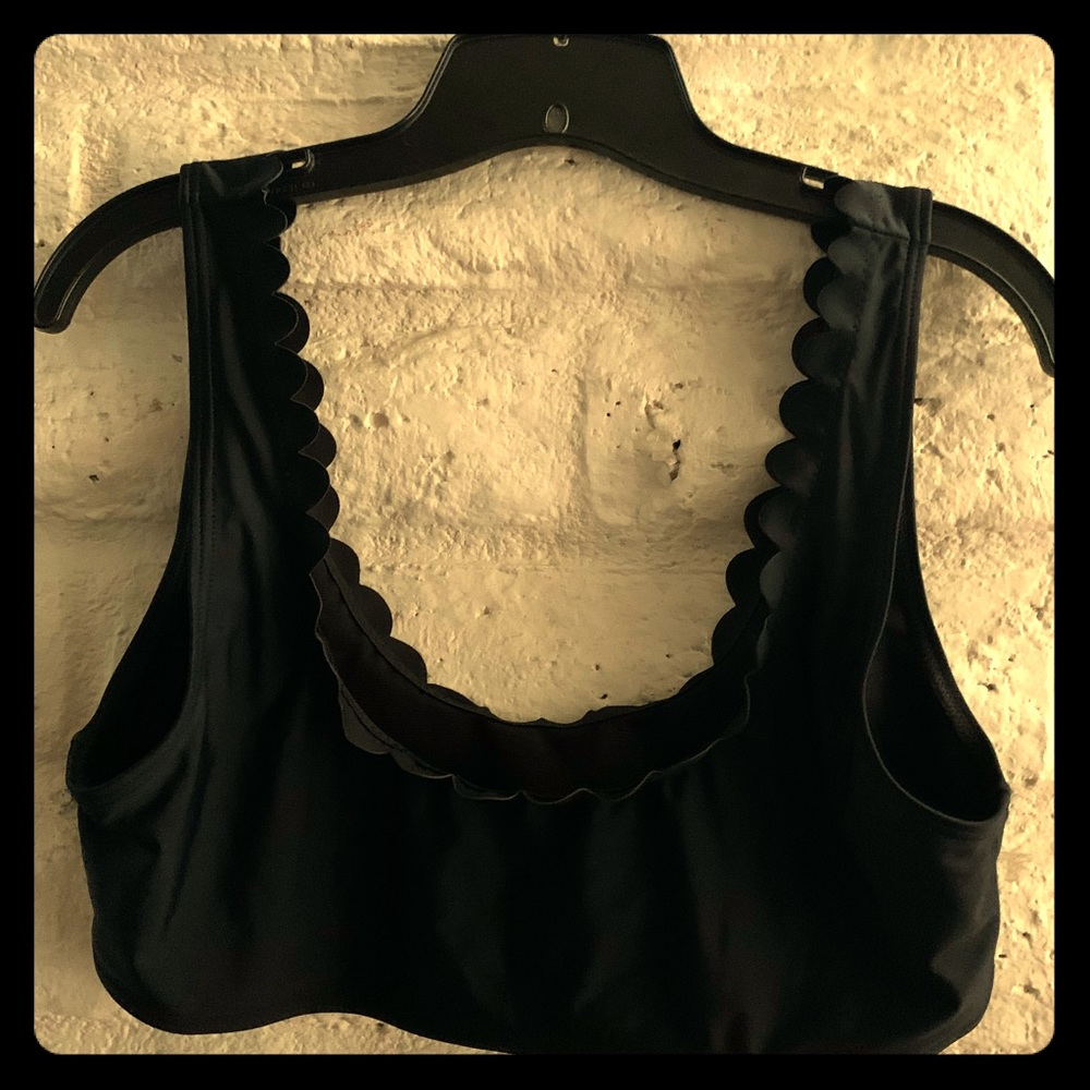 SouthBeach scallop bathing suit top